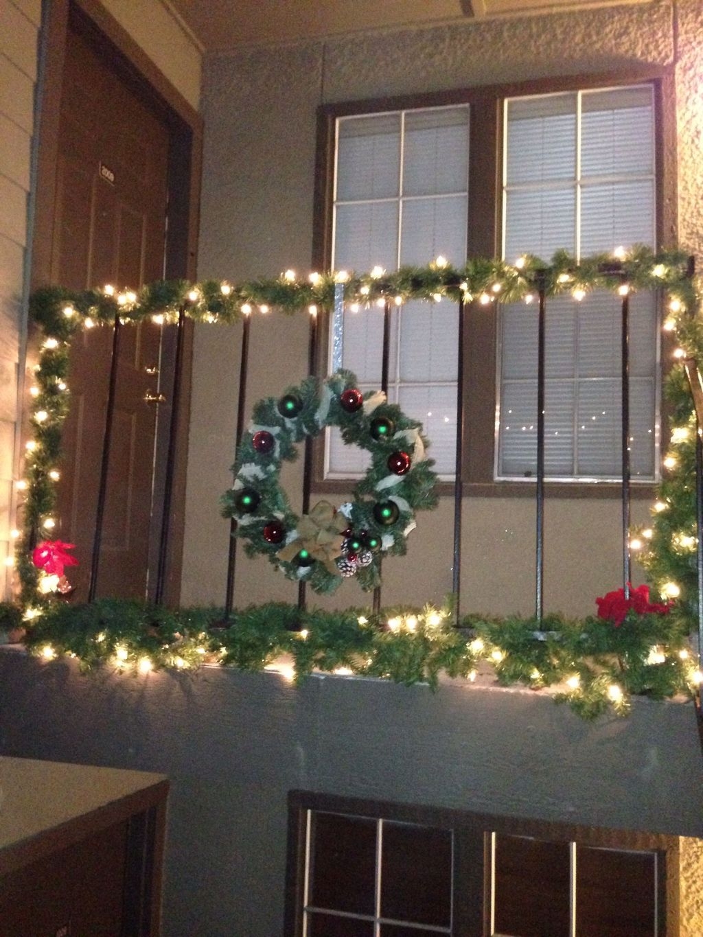 30+ Gorgeous Christmas Apartment Decor Ideas  TRENDECORS